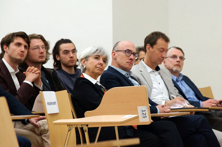 Front row from left to right: Vice-Rector Manuela Baccarini, Vice-Rector Nikolaus Hautsch, Vice-Rector Ronald Maier, Dean of the Faculty of Computer Science Wilfried Gansterer